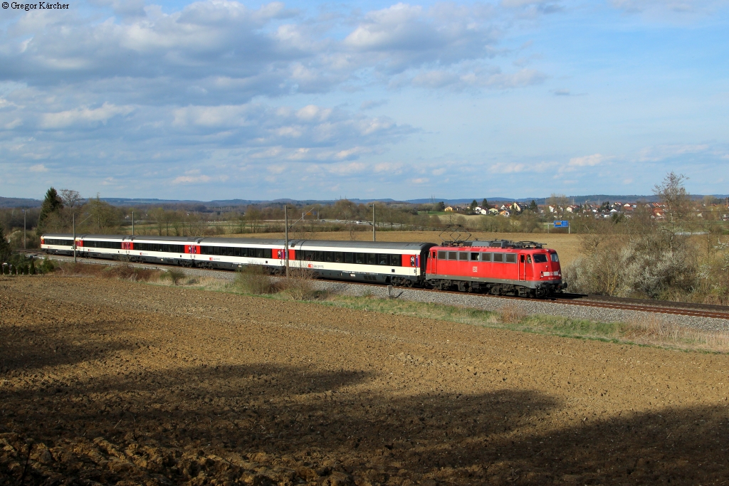 115 448 mit dem IC 281 (Stuttgart-Zürich) bei Hohenkrähen, 12.04.2015.