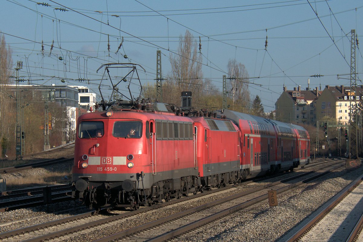 115 459 & 120 133 am 26.03.16 am 2461 aus Stutgart am Münchner Heimeranplatz