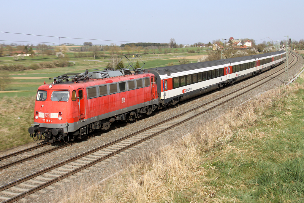 115 459-0 mit IC 281 von Stuttgart nach Zürich bei Eutingen am 30.03.2014 