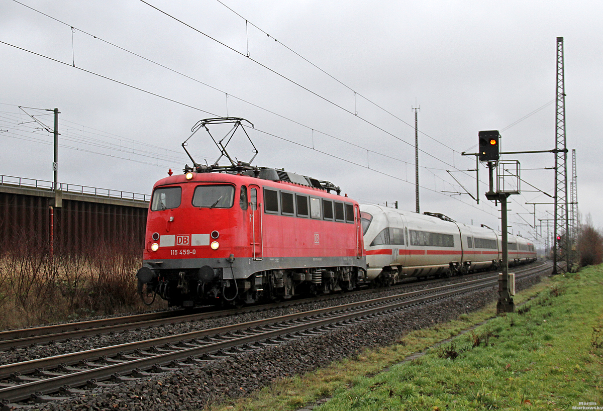 115 459 mit defektem 411er (Rangierunfall München 24.12.2018) bei Porz Wahn auf dem Weg nach Krefeld am 05.01.2019