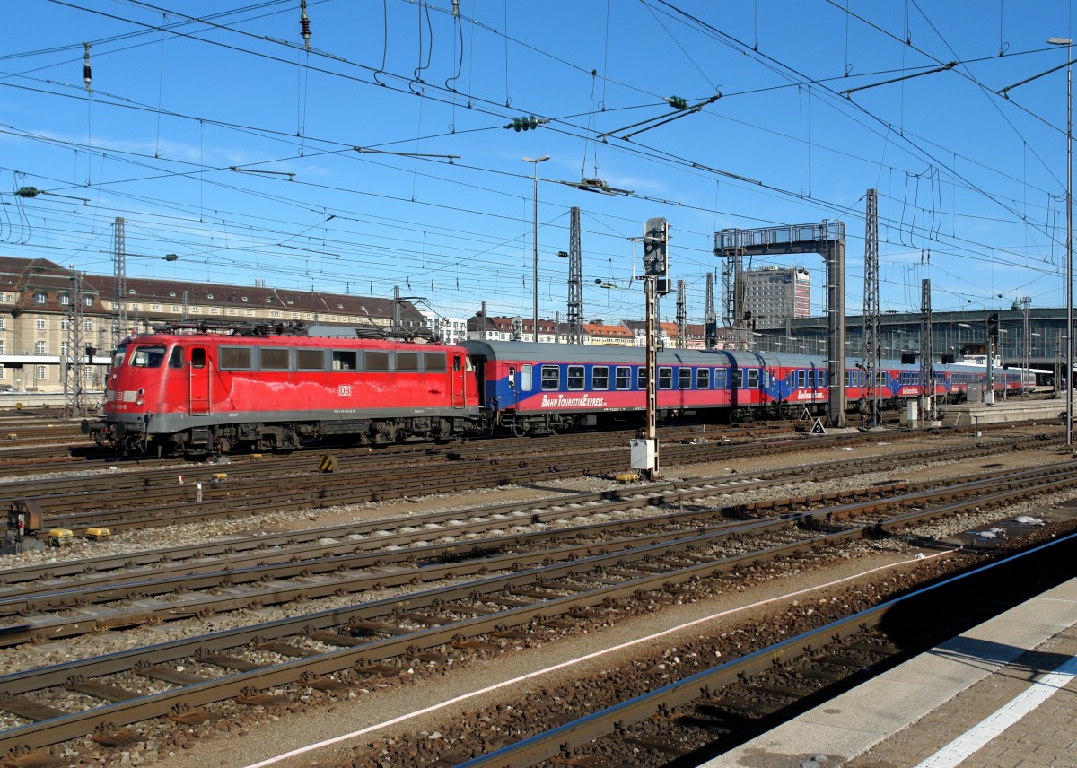 115 459 mit einem Sonderzug am 28.02.2009 bei der Ausfahrt aus dem Mnchner Hbf.