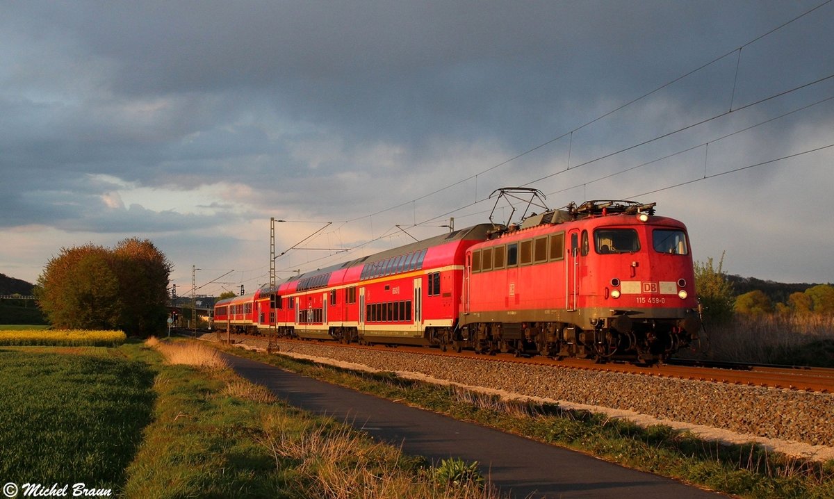 115 459 mit PbZ 2487 am 27.04.17 zwischen Niederweimar und Niederwalgern.