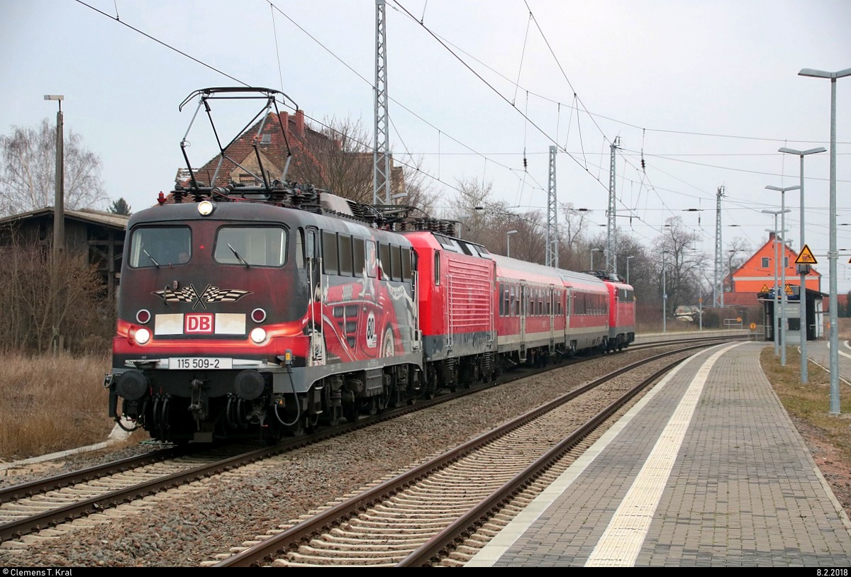 115 509-2  80 Jahre Auto im Zug  als PbZ 2487 von Leipzig Hbf nach Gutleuthof durchfährt den Bahnhof Angersdorf auf der Bahnstrecke Halle–Hann. Münden (KBS 590). Dieser Zug war der eigentliche Grund für meinen dortigen Besuch. [8.2.2018 | 15:35 Uhr]