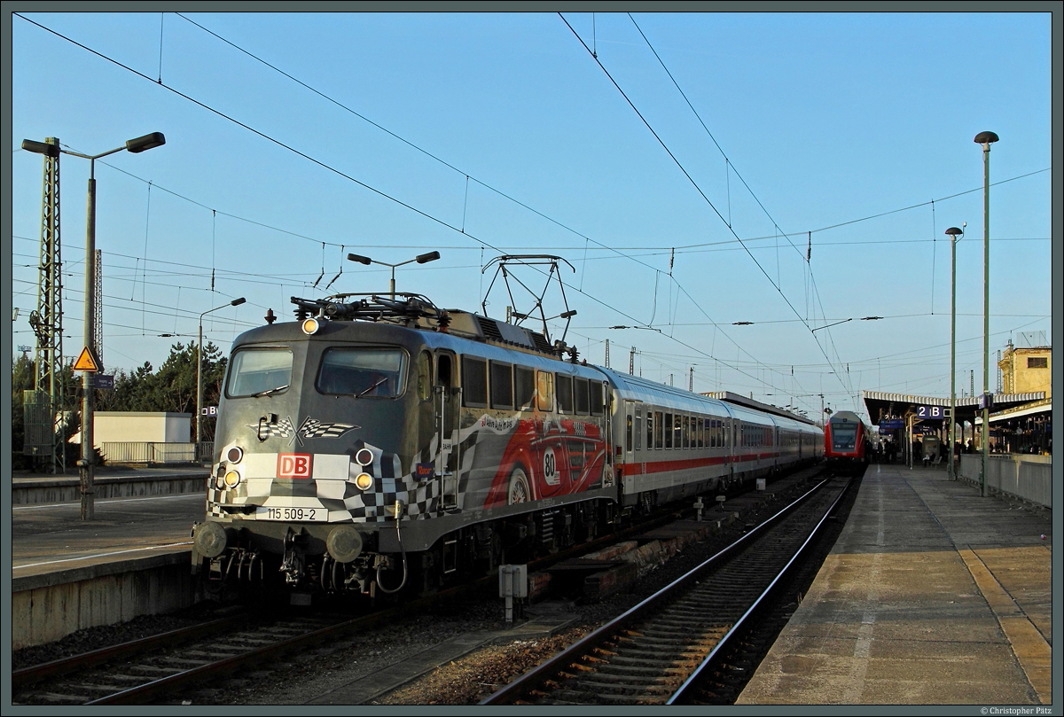 115 509-2 ( 80 Jahre Autozug ) steht mit IC 2239 abfahrbereit in Magdeburg Hbf. (08.03.2014)