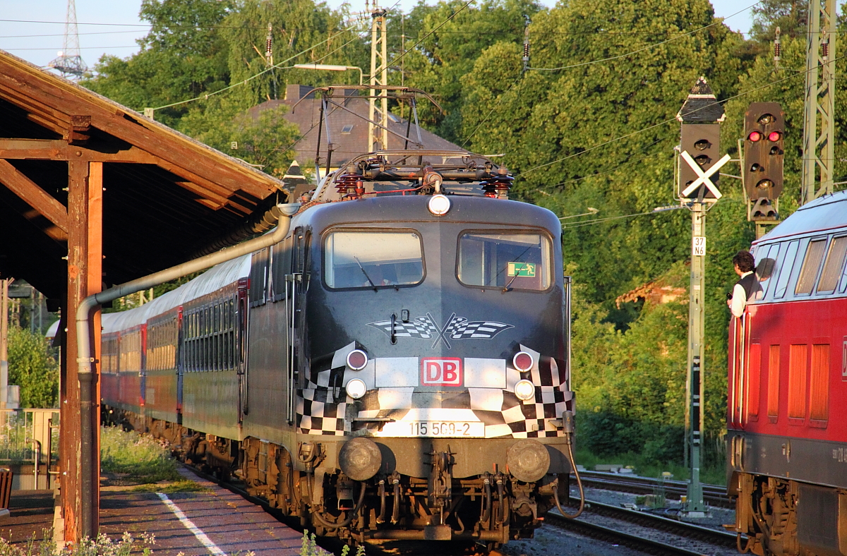 115 509-2 DB  80 Jahre Autozug  in Hochstadt/ Marktzeuln am 26.06.2012.
