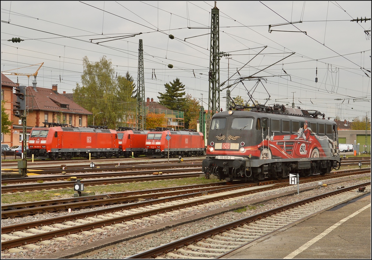 115 509-2 rangiert auf's Abstellgleis für die nächsten 2 Stunden. Singen, Oktober 2015.