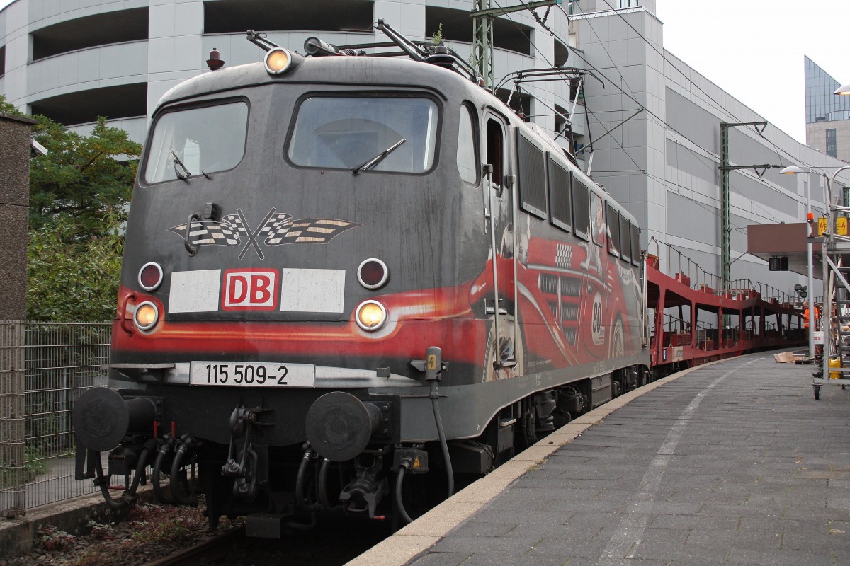 115 509 am 6.10.13 mit DB Autozugwagen kurz vor der Abfahrt in Düsseldorf Hbf.