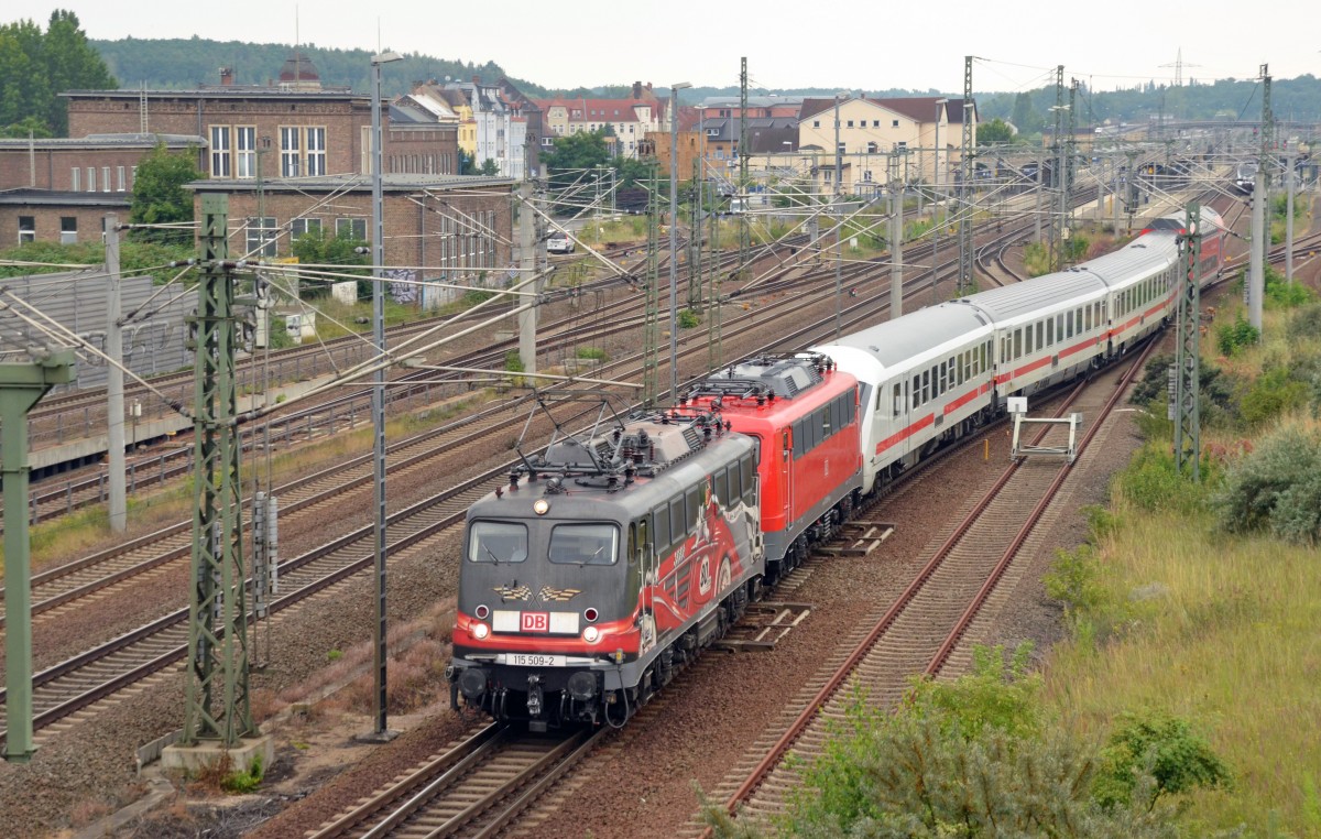 115 509 bespannte am 08.07.14 den PbZ 2466 von Leipzig nach Berlin. Nach einem Halt in Bitterfeld verlässt der Schadwagenzug nun Bitterfeld Richtung Dessau.
