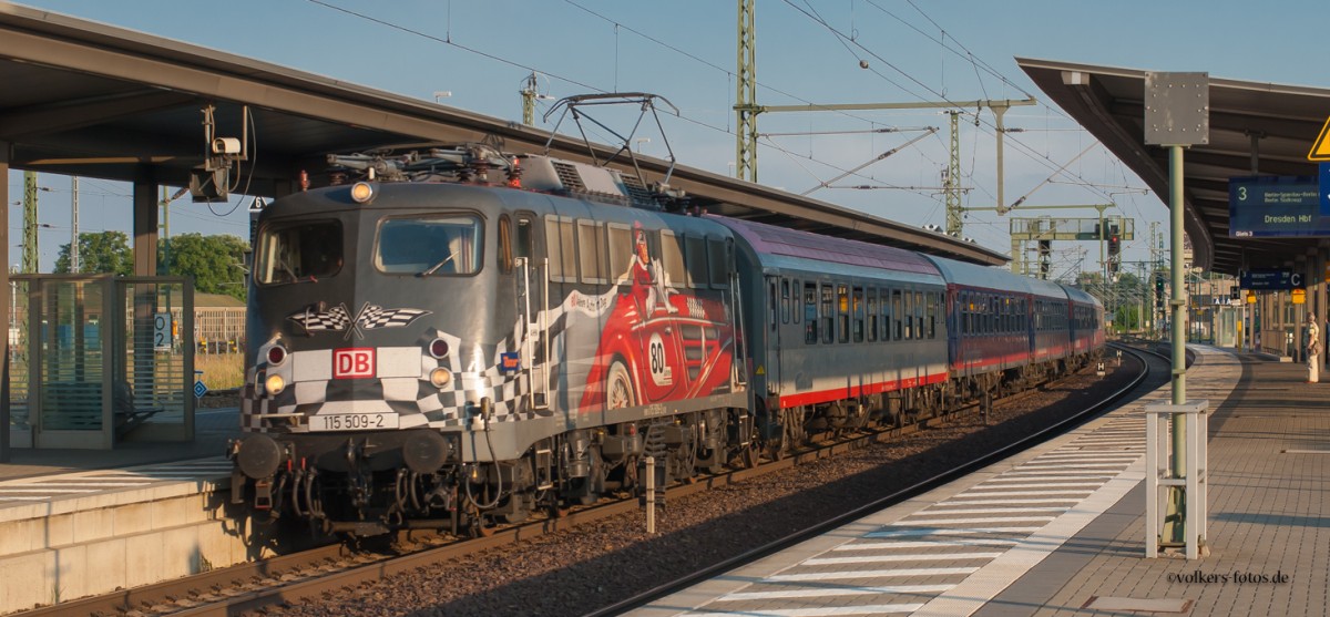 115 509 fährt am 30.07.2013 mit einem Sonderzug (Kreuzfahrer) durch Wittenberge.