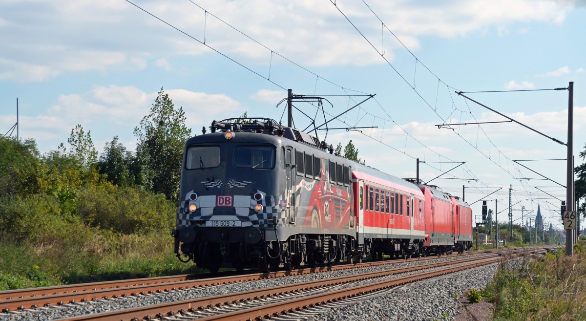 115 509 hatte am 01.10.13 den PbZ 2466 Leipzig-Berlin am Haken. Hier durchfhrt sie mit den Wagenloks 101 040 und 146 217 aus Stuttgart Greppin Richtung Dessau.