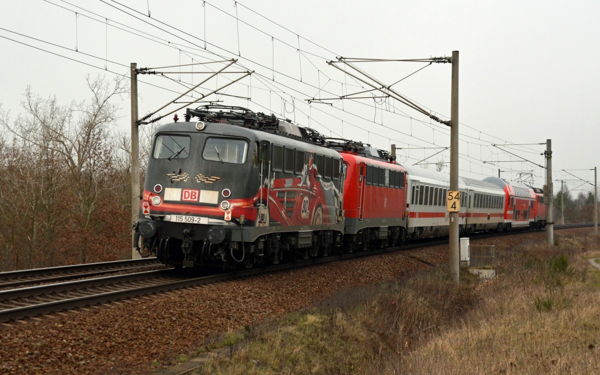 115 509 hing am Zugschluss des PbZ 2466 von Leipzig nach Berlin. Gezogen von 140 539 durchfährt der Schadwagenzug am 03.02.15 Petersroda Richtung Dessau.