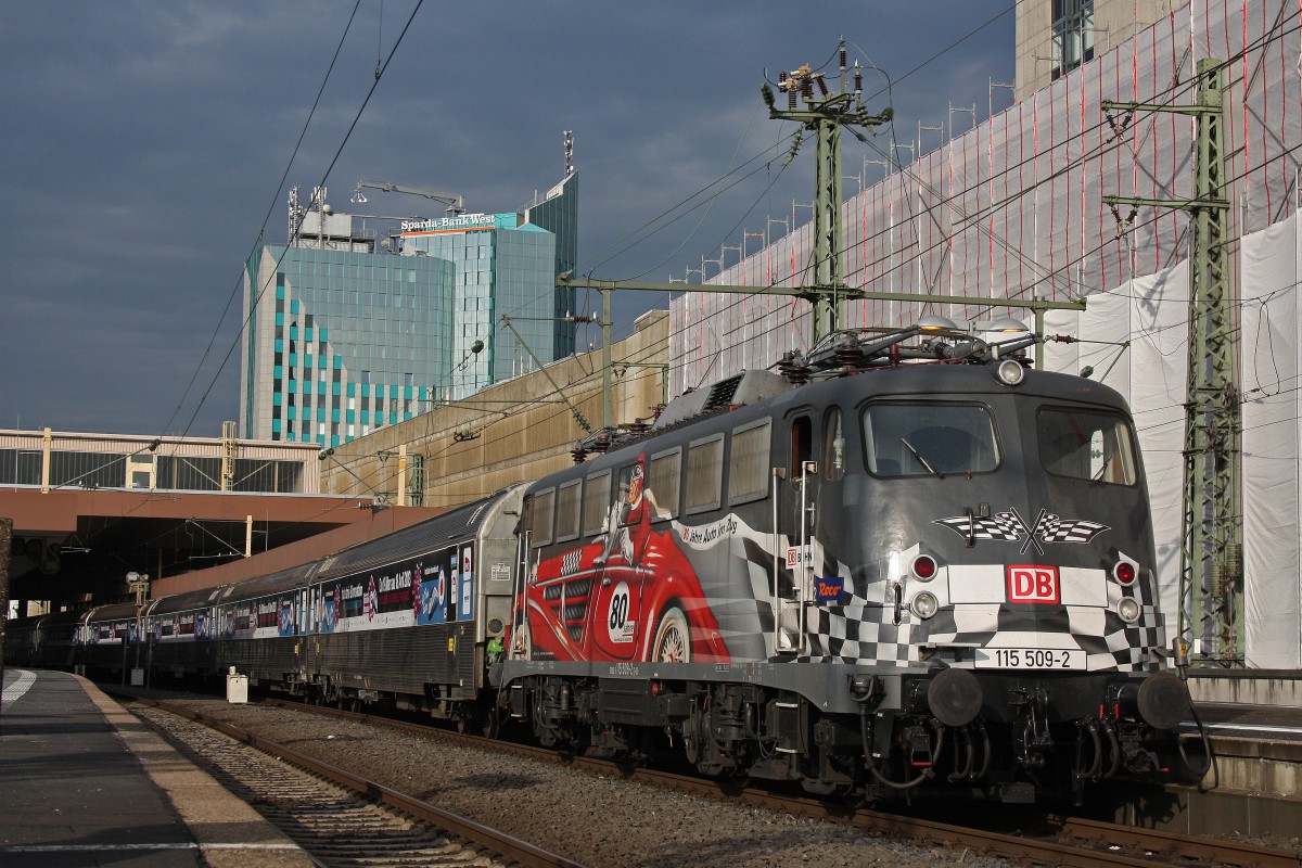 115 509 stand am 15.4.13 mit dem SNCF Showtrain in Dsseldorf Hbf.