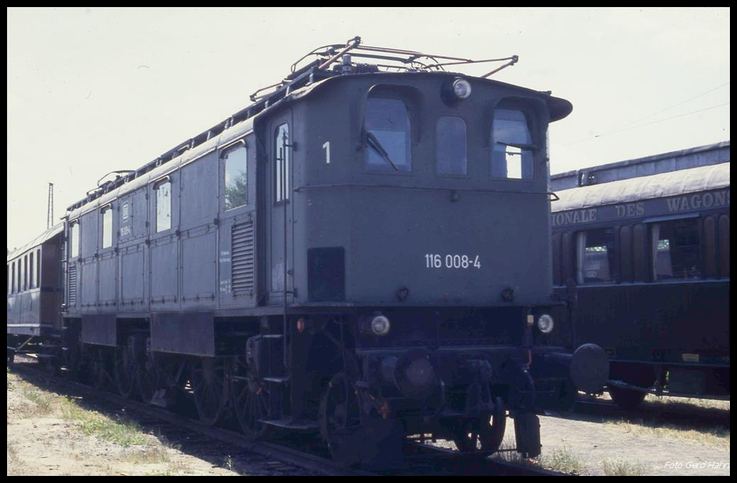 116008 mit Buchli Antrieb wurde hier am 26.5.1990 im Eisenbahn Museum Darmstadt Kranichstein gezeigt.