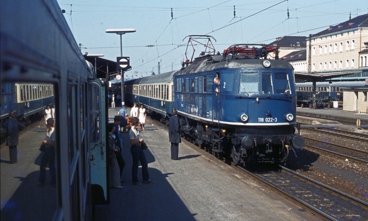 118 022, Regensburg Hbf, 22.8.1980.