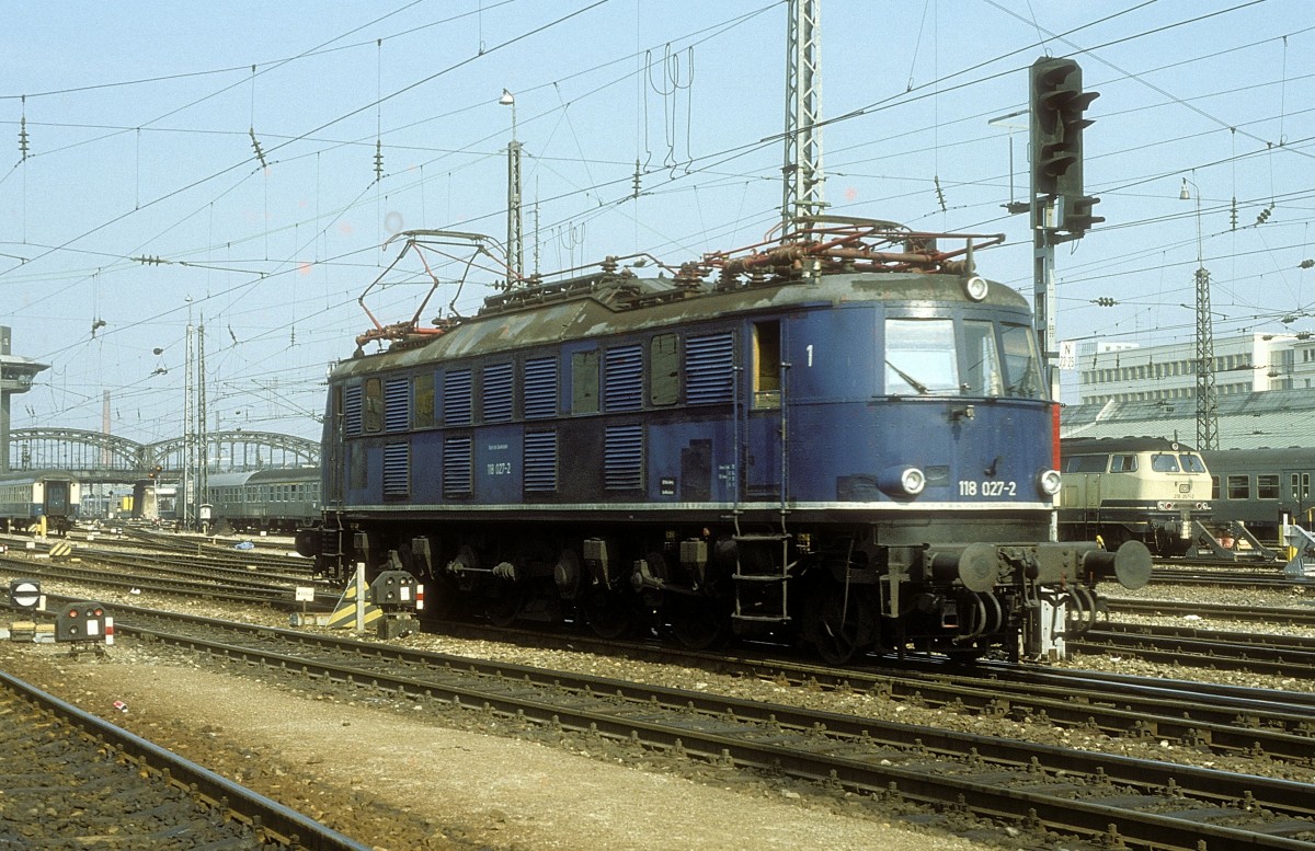 118 027  München Hbf  11.07.81