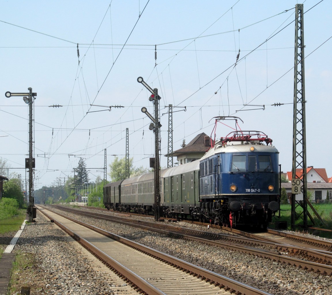 118 047-0 mit N Bamberg - Forchheim in Hirschaid am 13. April 2014.