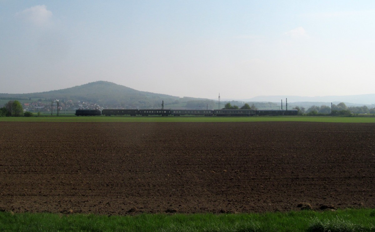 118 047-0 mit N Forchheim - Bamberg bei Buttenheim am 13. April 2014.