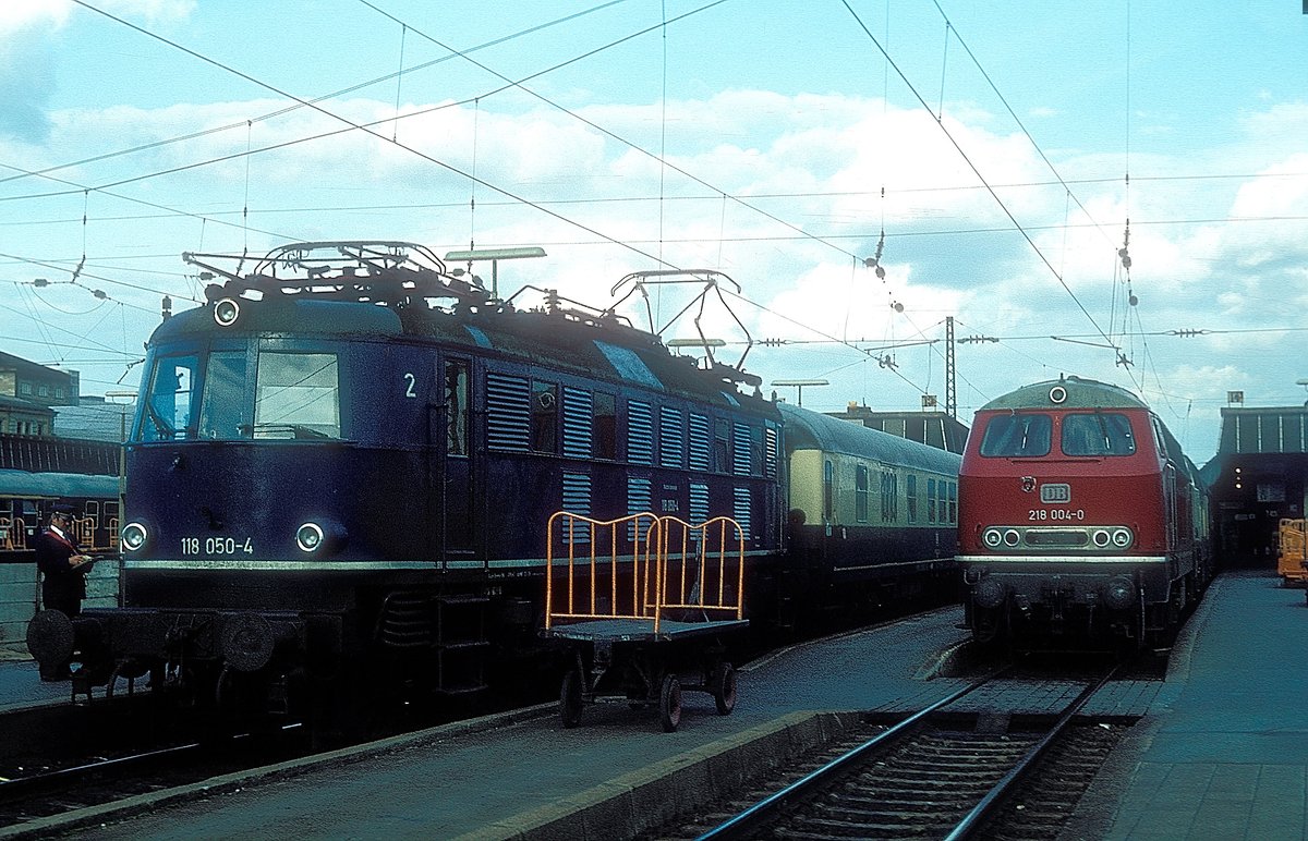 118 050 + 218 004  Nürnberg Hbf  20.09.78