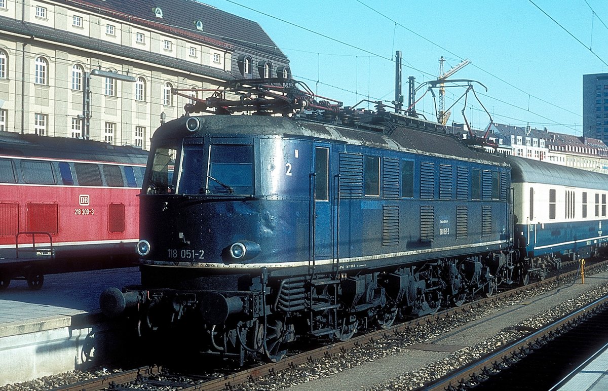 118 051  München Hbf  13.11.83