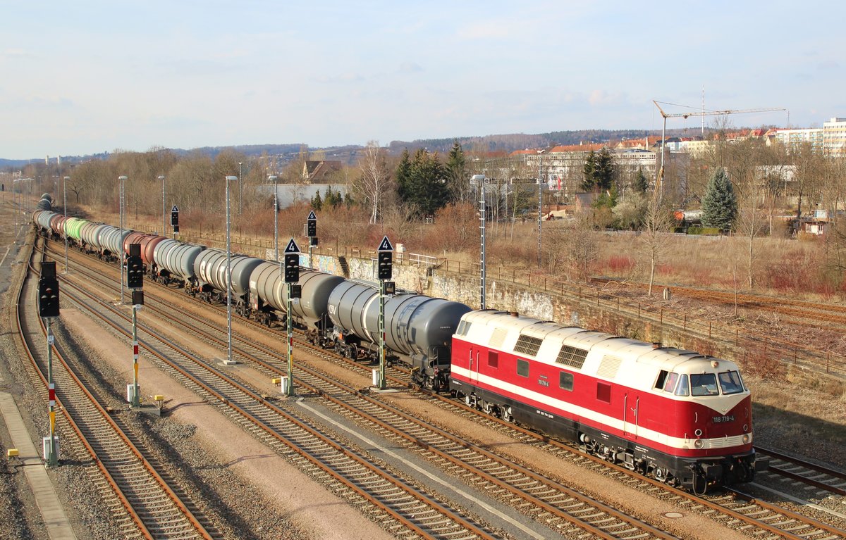 118 719-4 (EBS) zu sehen am 24.03.16 in Gera.