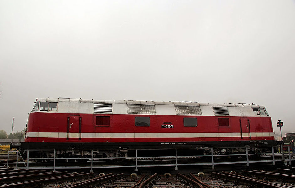 118 770-7 auf der Drehscheibe und war bei 4. Verkehrshistorische Tage in Gera zusehn. Foto 13.9.14