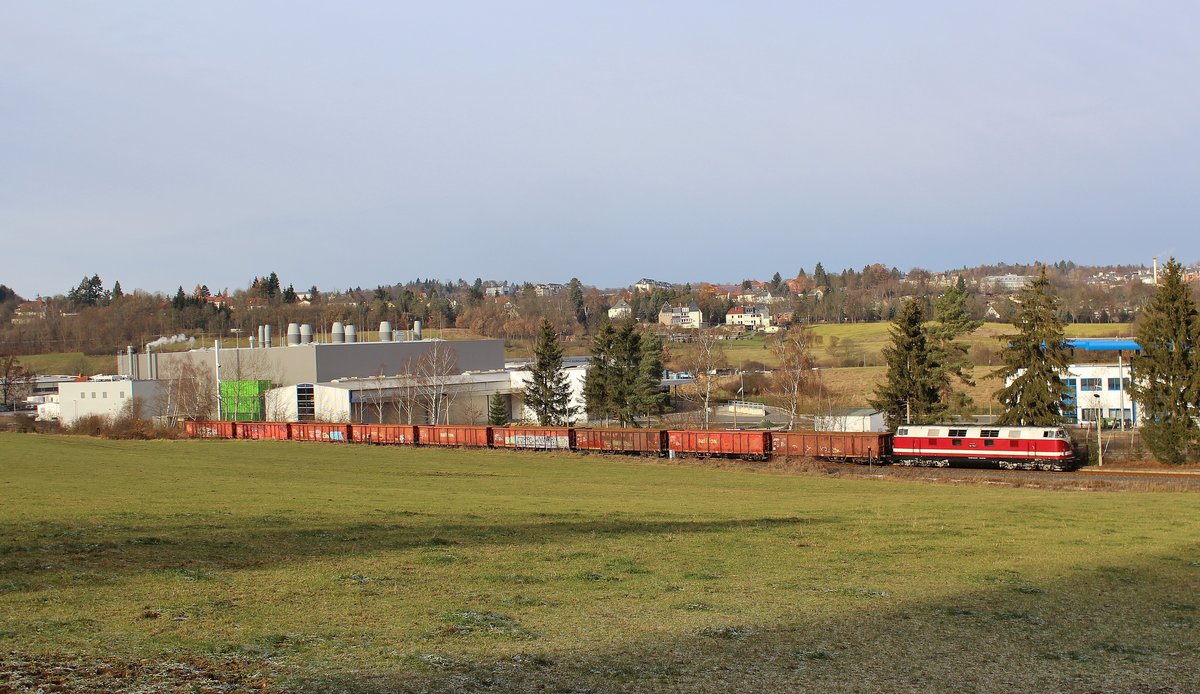 118 770-7 holte am 30.11.16 von einem Schrotthandel in Plauen/V ehemals Zellwolle einen Zug. Hier der Zug Richtung Plauen unterer Bahnhof.