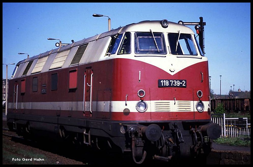 118739 im Bahnhof Löbau am 2.5.1990.