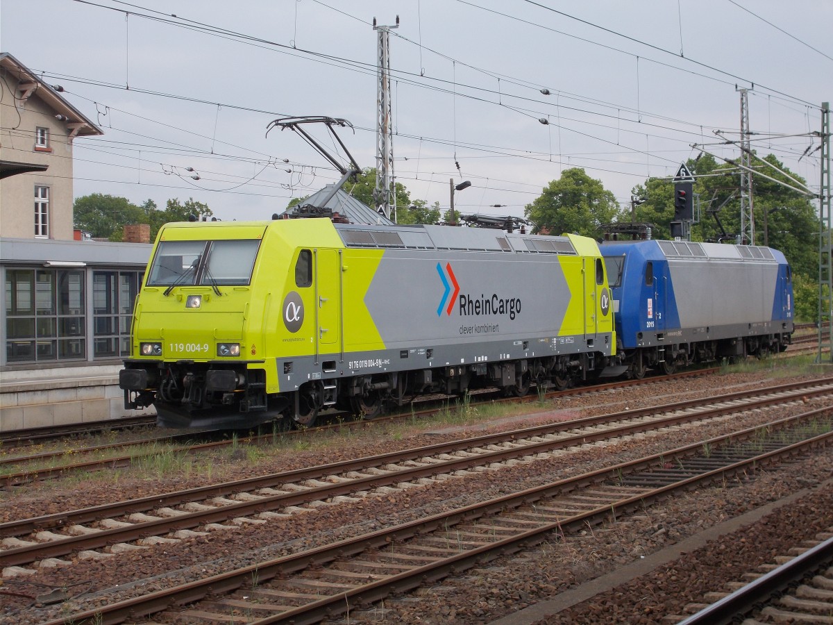 119 004,von Rhein Cargo und die HGK 145-CL 201,am 23.Mai 2015,in Angermünde.