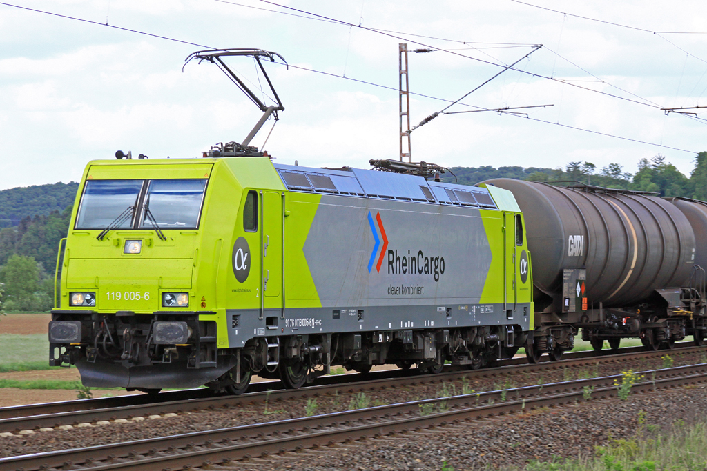 119 005-6 RheinCargo ( Vermieter alphatrains) am 19.05.2015  15:33 nördlich von Salzderhelden in Richtung Göttingen