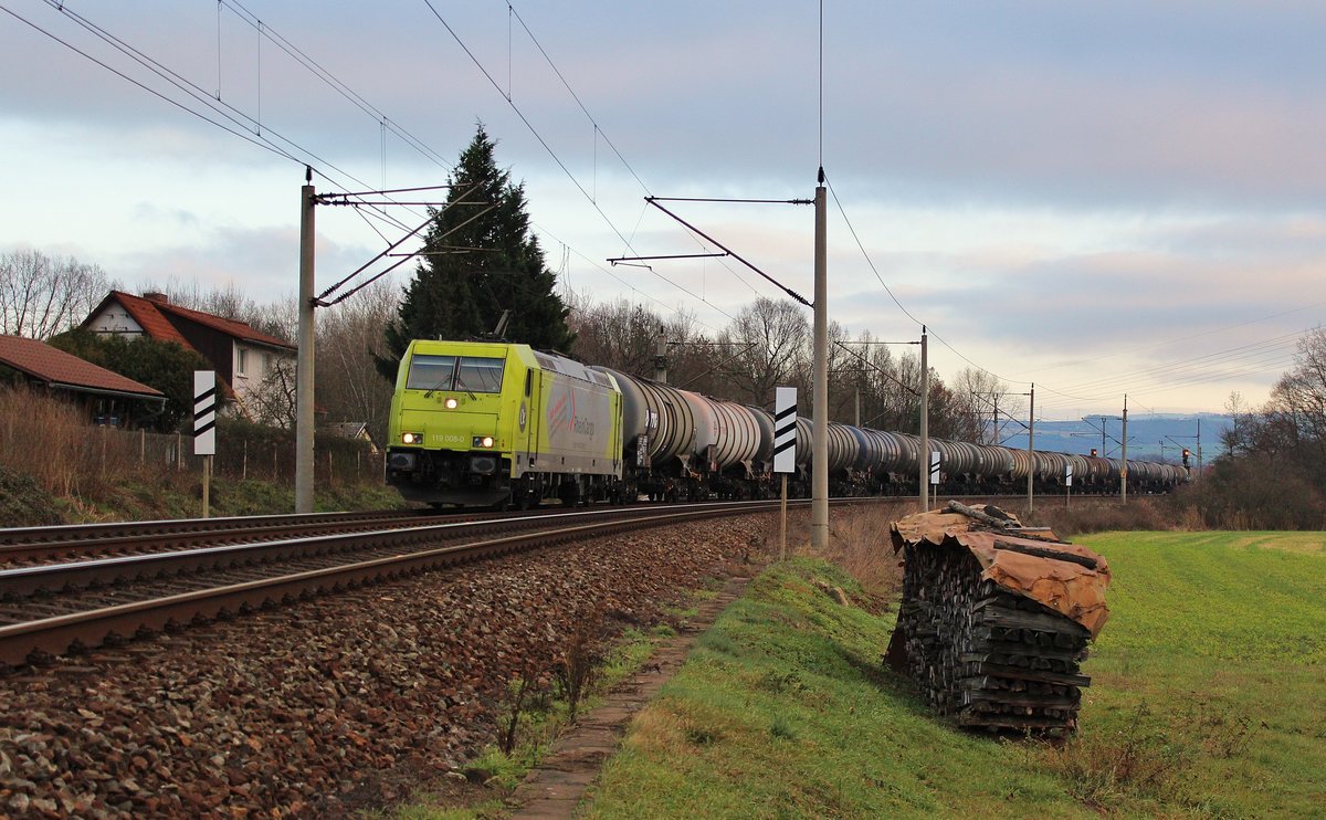 119 008-0 Rhein Cargo mit DGS 91068 am 15.12.16 zu sehen in Remschütz.