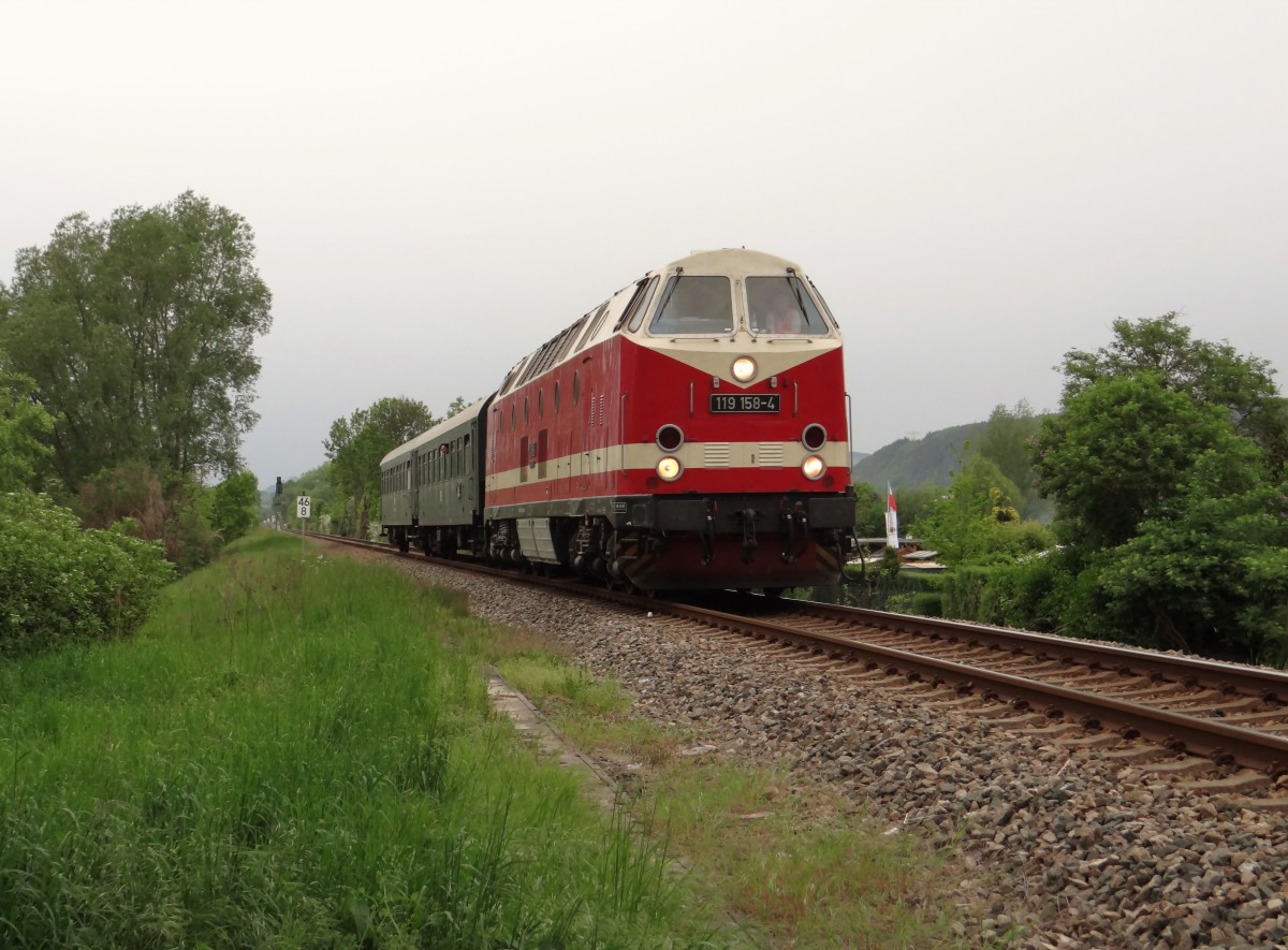 119 158-4 hier am 16.05.15 bei der Einfahrt in Saalfeld/Saale.