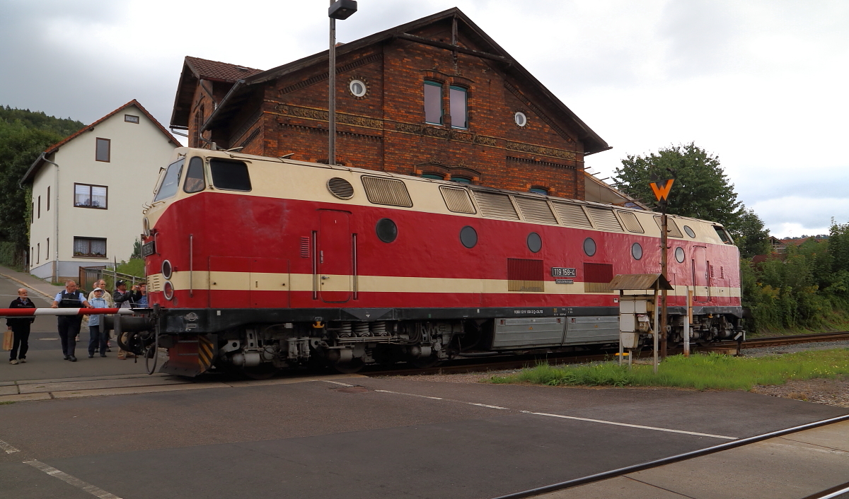119 158 des  Eisenbahnfreunde Berlin e.V.  am 05.09.2015 auf Rangierfahrt im Bahnhof Meiningen. Zusammen mit Dampflok 03 2155 hat sie heute einen Sonderzug von  Berlin macht Dampf  zu den XXI. Dampfloktagen nach Meiningen gebracht.