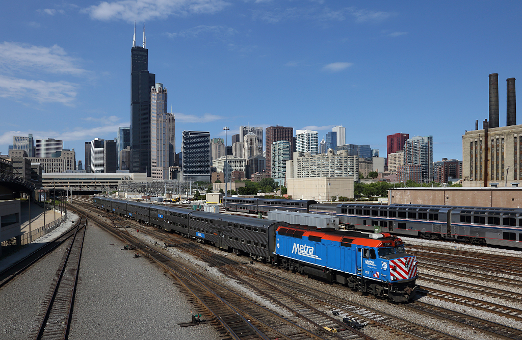 119 approaches Chicago Union station whilst pushing an inbound Metra train, 11 August 2015