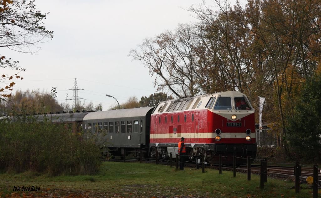119158 fährt am 9.11.2014 mit DPE 74723 in den Zechenbahnhof Osnabrück Piesberg zwecks Kurzbesuch bei den Osnabrücker Dampflok Freunden ein.