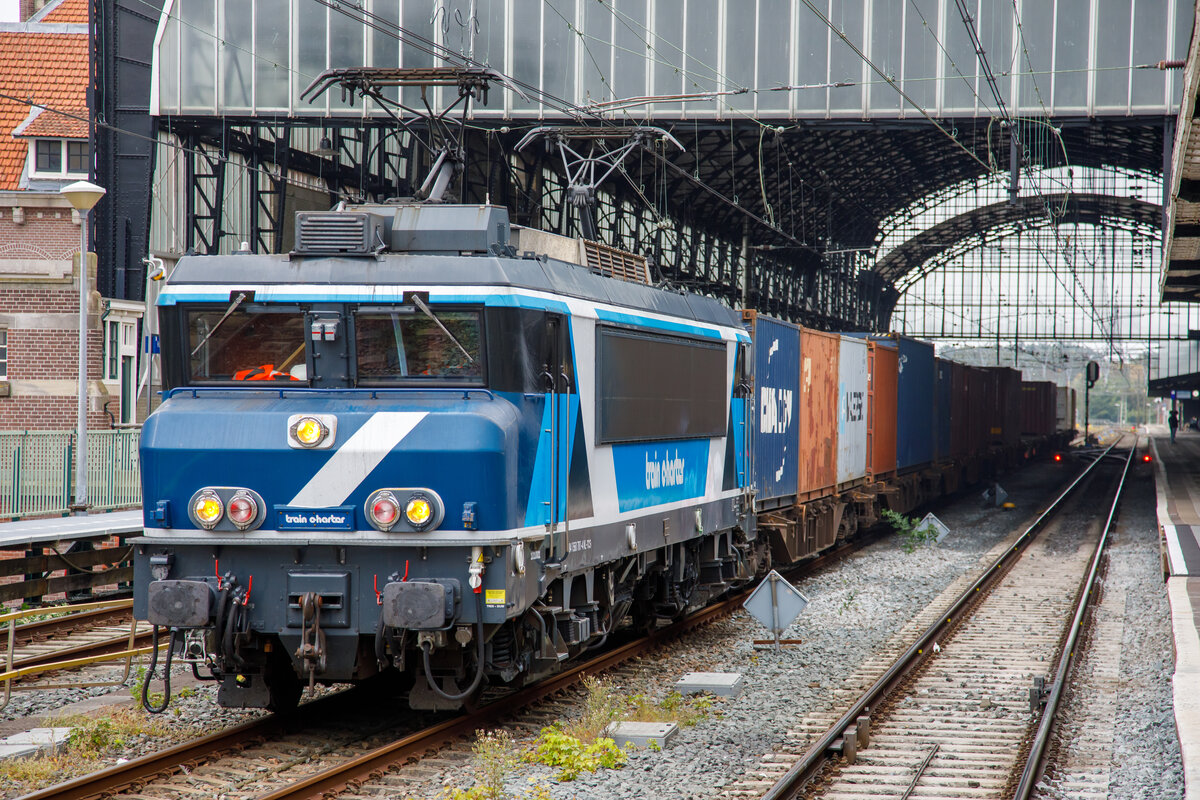 11.9.2021 - Haarlem Bahnhof. Privatbahn  Train Charter  Containerzug