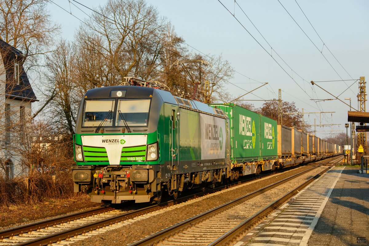 1193 900 Wenzel mit Wenzel-KLV in Duisburg Rheinhausen, Januar 2023.