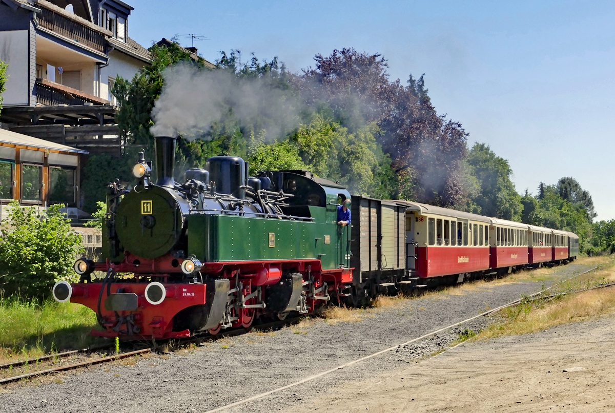 11sm Mallet mit Vulkanexpress bei der Einfahrt in Oberzissen - 29.06.2019