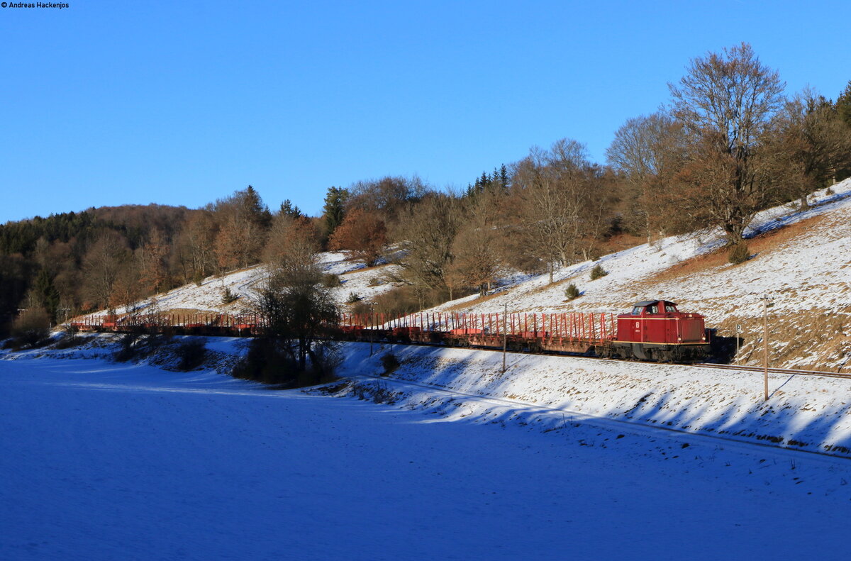 12 371-9 mit einem leeren Stahlzug nach Ulm Rbf bei Mehrstetten 14.1.22