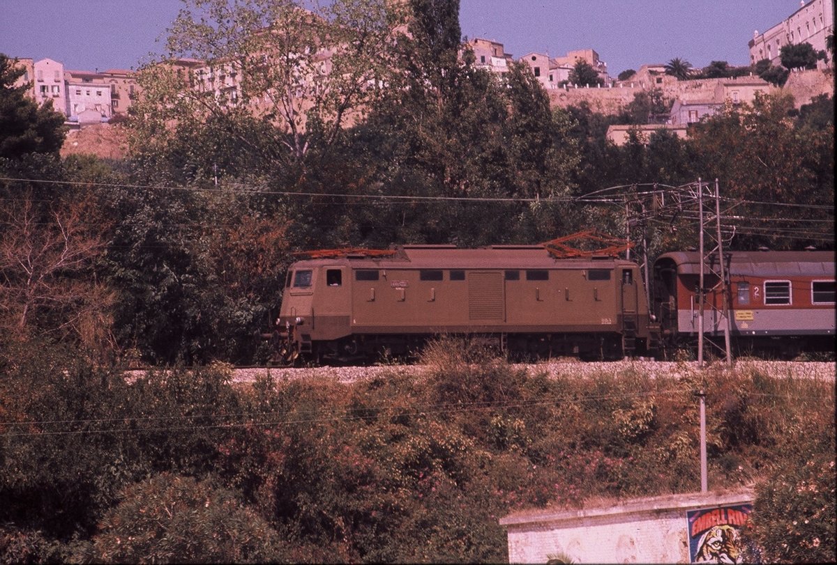 12 aug 1992, e 424 in transit near the sea at the old line of Vasto.