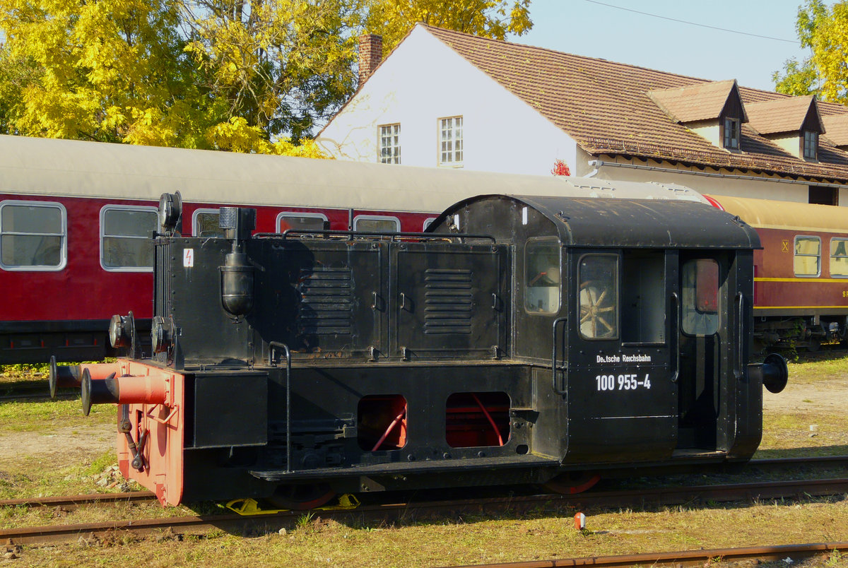 12. Oktober 2008, Weimar, Depot des Thüringer Eisenbahnvereins. Die Kleinlok 100 955 der DR wurde 1952 in Babelsberg gebaut und 1995 in Eisenach ausgemustert. Seit 1999 ist sie beim Thüringer Eisenbahnverein e. V. in Weimar.