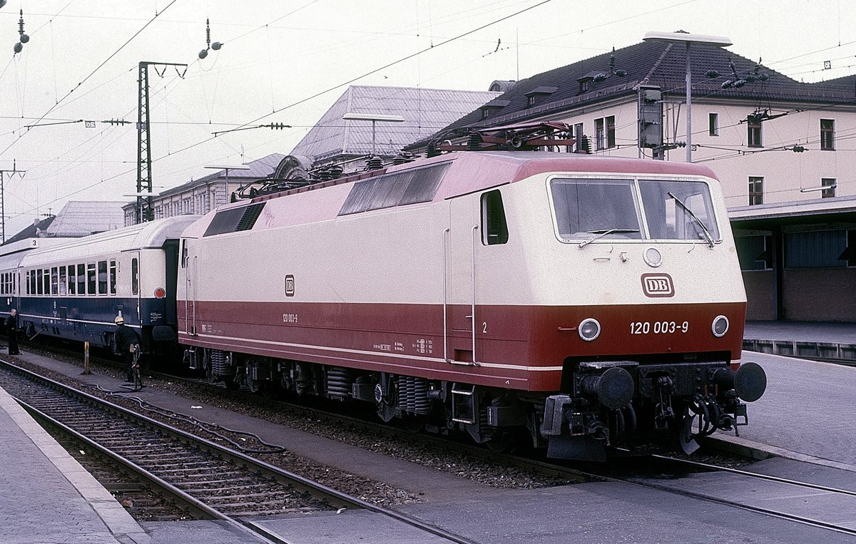 120 003  Nürnberg Hbf  05.09.83