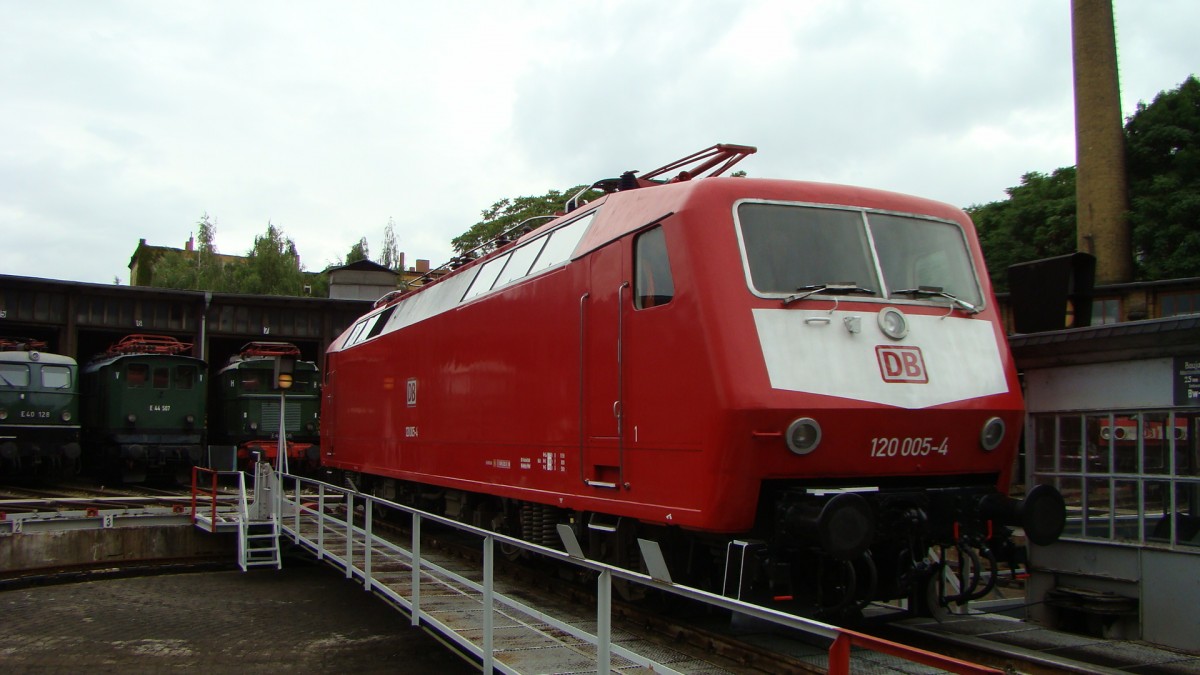 120 005-4 in DB Museum Halle P. am 02.07.2011
