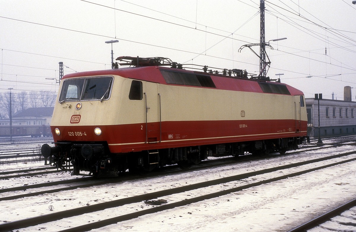 120 005  Augsburg Hbf  04.02.87
