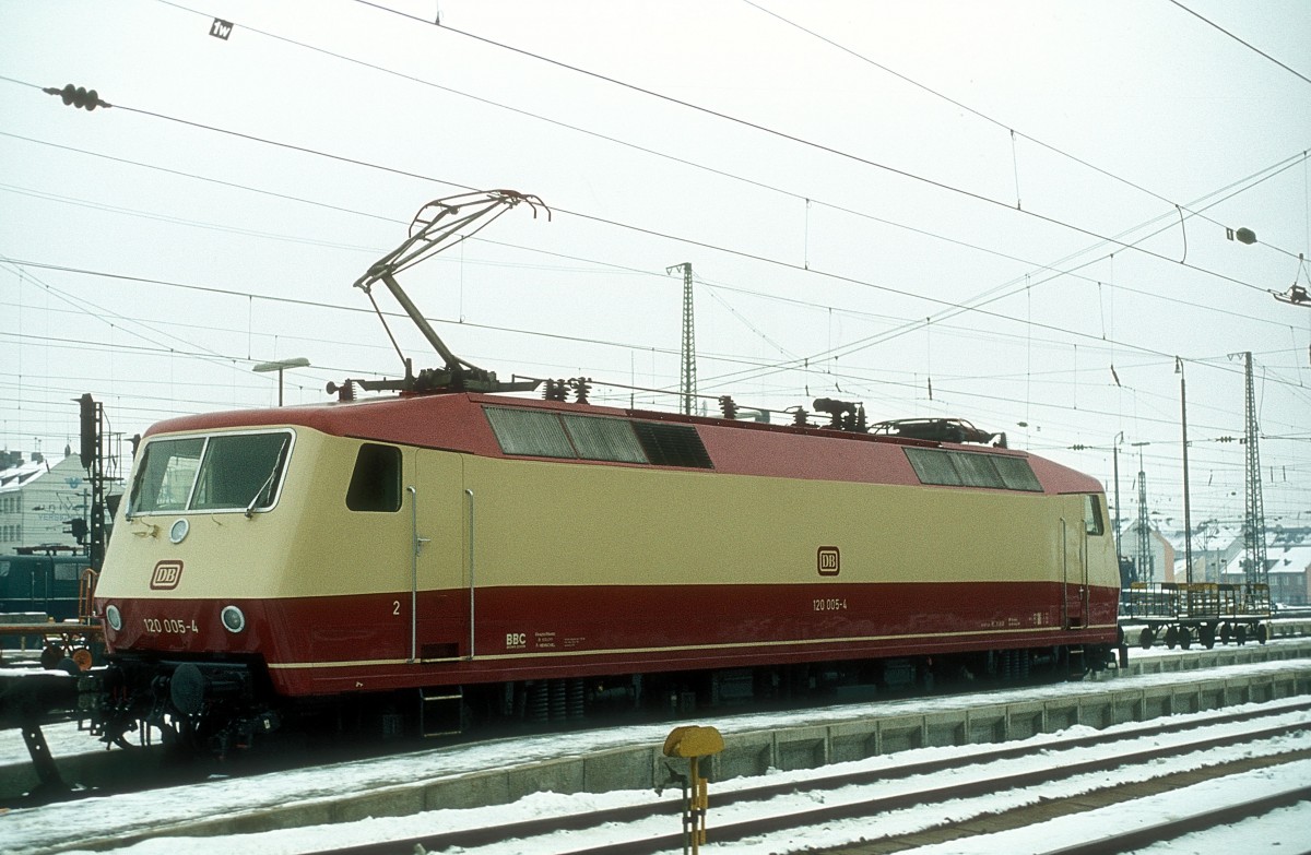 120 005  Nürnberg Hbf  12.01.81