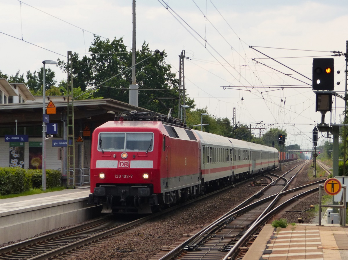 120 103 mit IC in Eschede, 04.08.15