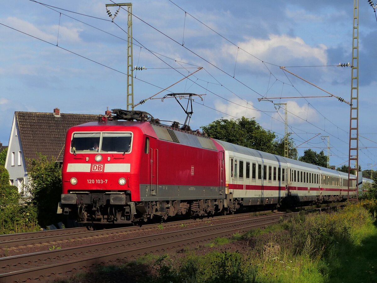 120 103 mit KP-Reserve für IC 2004 Konstanz - Emden  beim ehem. Bk Bentlage in Rheine, 13.08.17