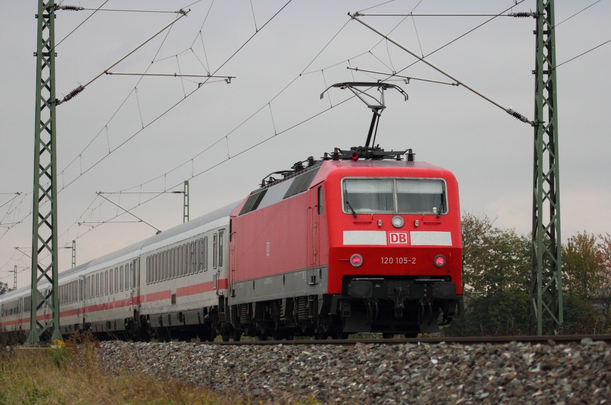 120 105-2 DB bei Lichtenfels am 17.10.2015.