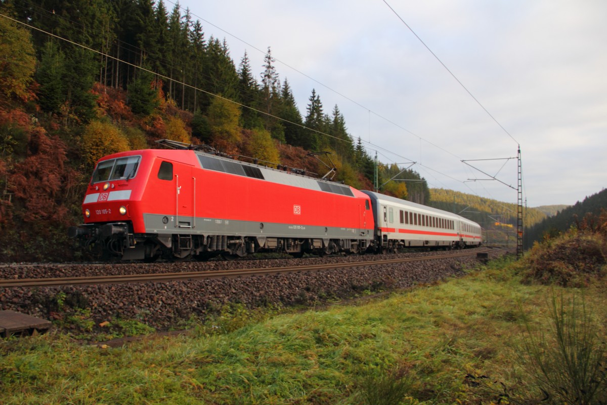 120 105-2 DB bei Steinbach im Frankenwald am 23.10.2015. 