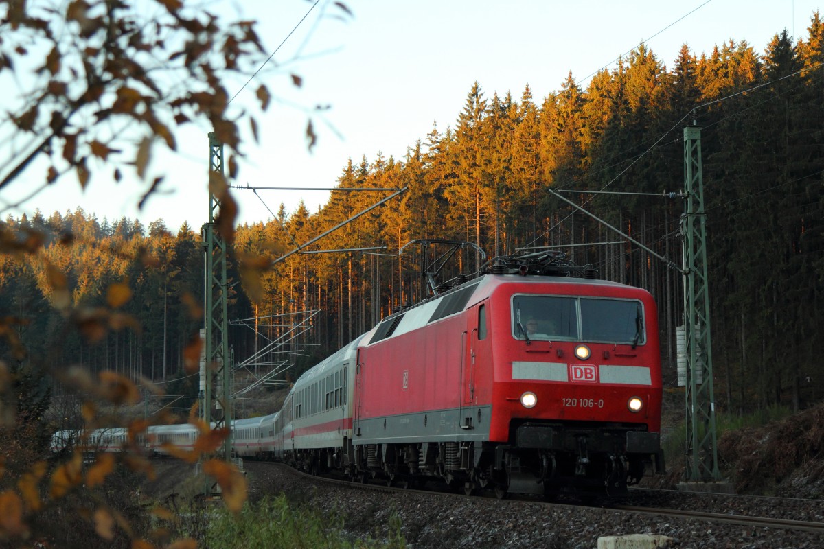 120 106-0 DB bei Steinbach im Frankenwald am 03.11.2015.