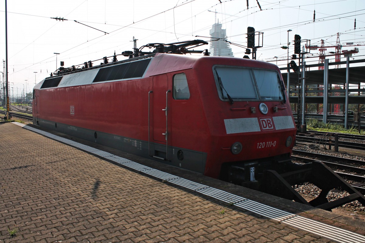 120 111-0 am 04.10.2014 abgestellt in Basel Bad Bf und wartet auf ihren nächsten Einsatz.